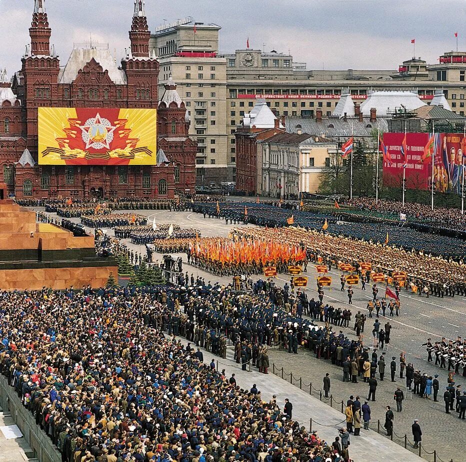 Парад Победы 1985 в Москве. Парад Победы 1985 года на красной площади в Москве. Парад Победы 1985 красная площадь. Парад в Москве 1985 год.