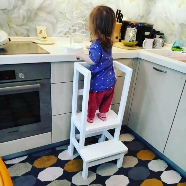 Детский стульчик монтессори башня. Стул башня монтессори. Башня помощница монтессори. Детский стульчик монтессори башня. Башня монтессори икеа.