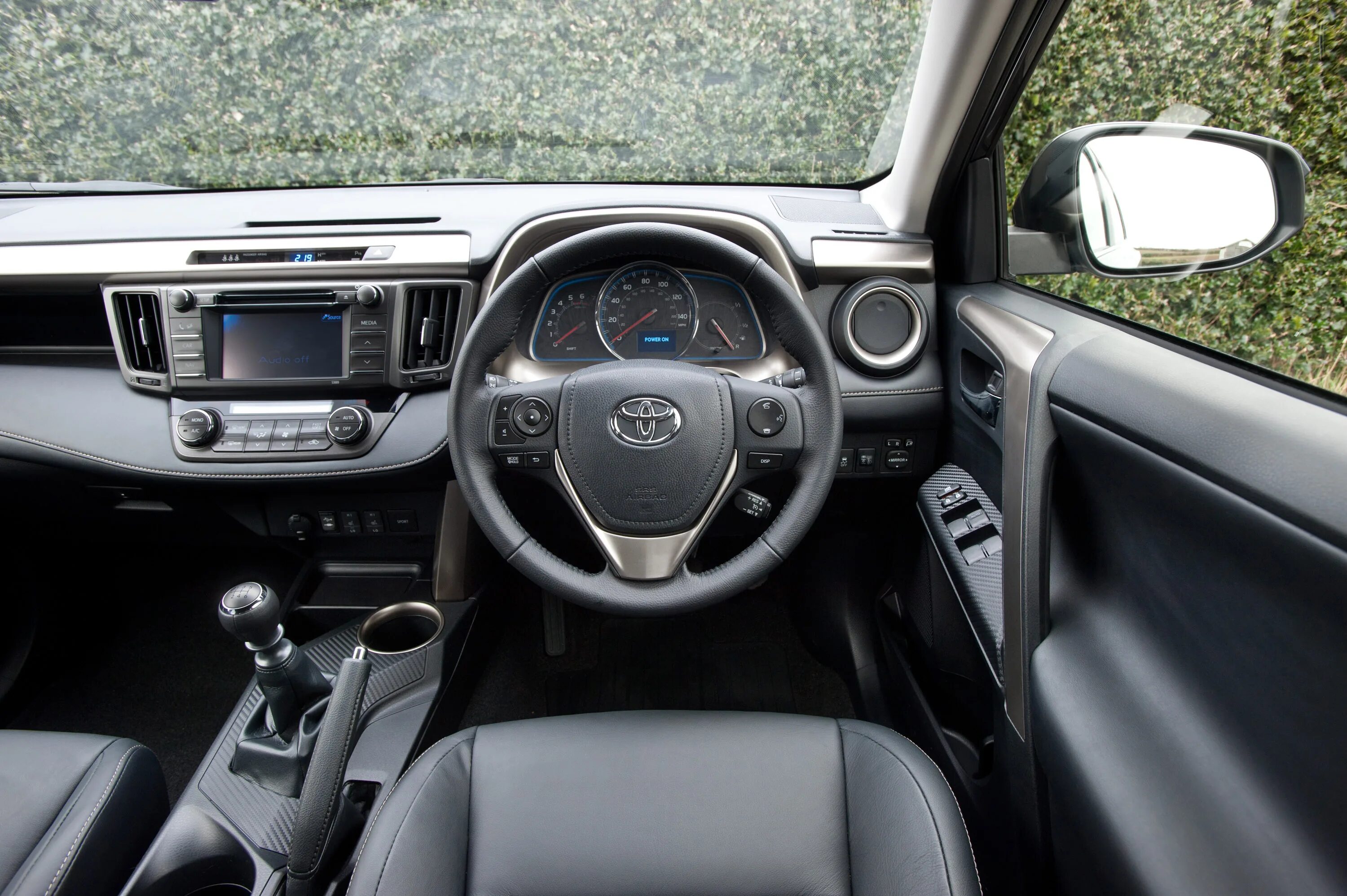Тест рав 4 видео. Toyota rav4 2014 салон. тойота рав 4 2014 салон. панель тойота рав 4 2014. toyota rav4 2016 interior.