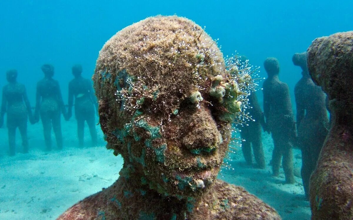 Глубина жуткий. Подводный музей Джейсона де Кайрес Тейлора. Подводный парк скульптур Гренада. Канкун Мексика подводный музей. Подводный музей Айя Напа.