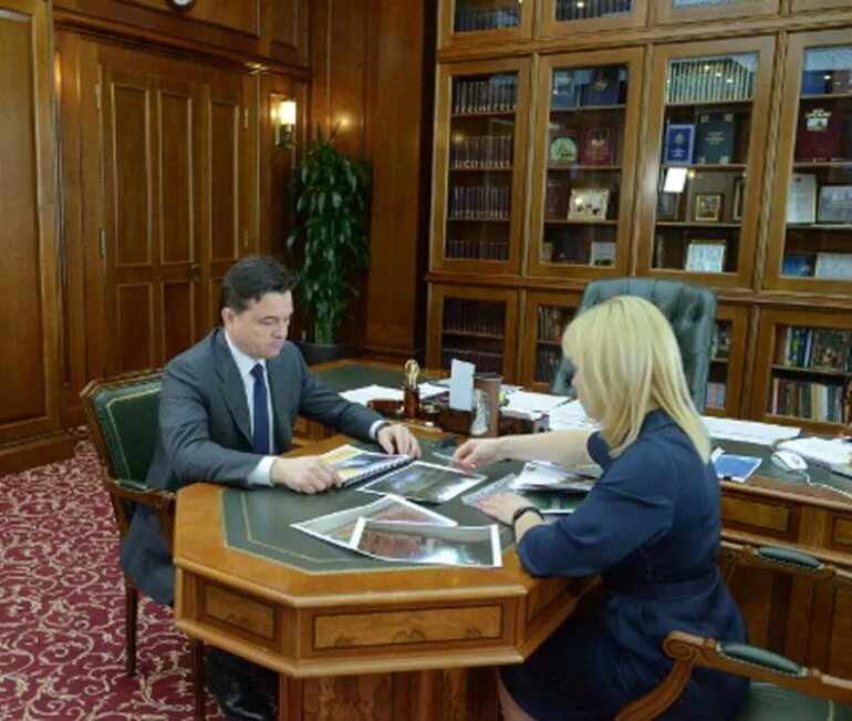 Рубль с путиным. Владимир путин андрей воробьев. Молодой политик россии. Воробьев и путин. Андрей воробьев и путин.