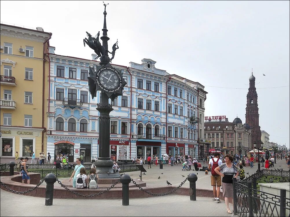 Пл часы. Площадь тукая казань. казань улица баумана площадь тукая. площадь тукая площади казани. часы на площади тукая в казани.