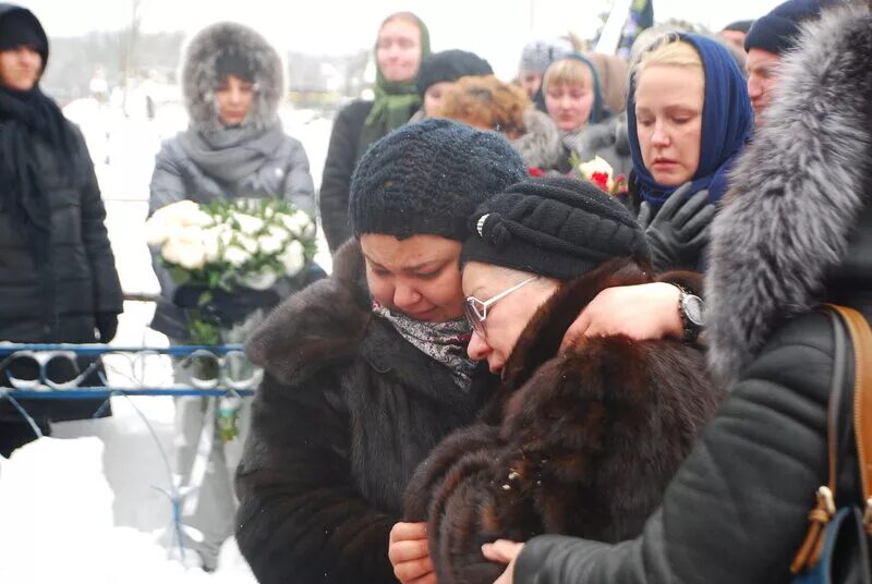 Похороны александрархманова. Похороны в городе Мариинск. Похороны Петровой Александры Петровой. Завтра похороны навального