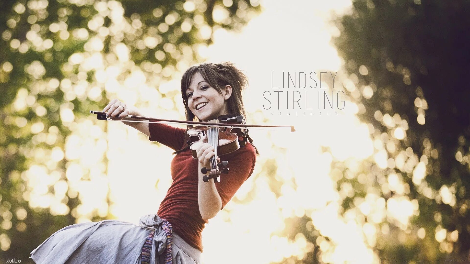 Фотосессия со скрипкой. Танцующая скрипачка. Скрипка lindsey stirling. Скрипка девушка танцует. Скрипка девушка танцует.