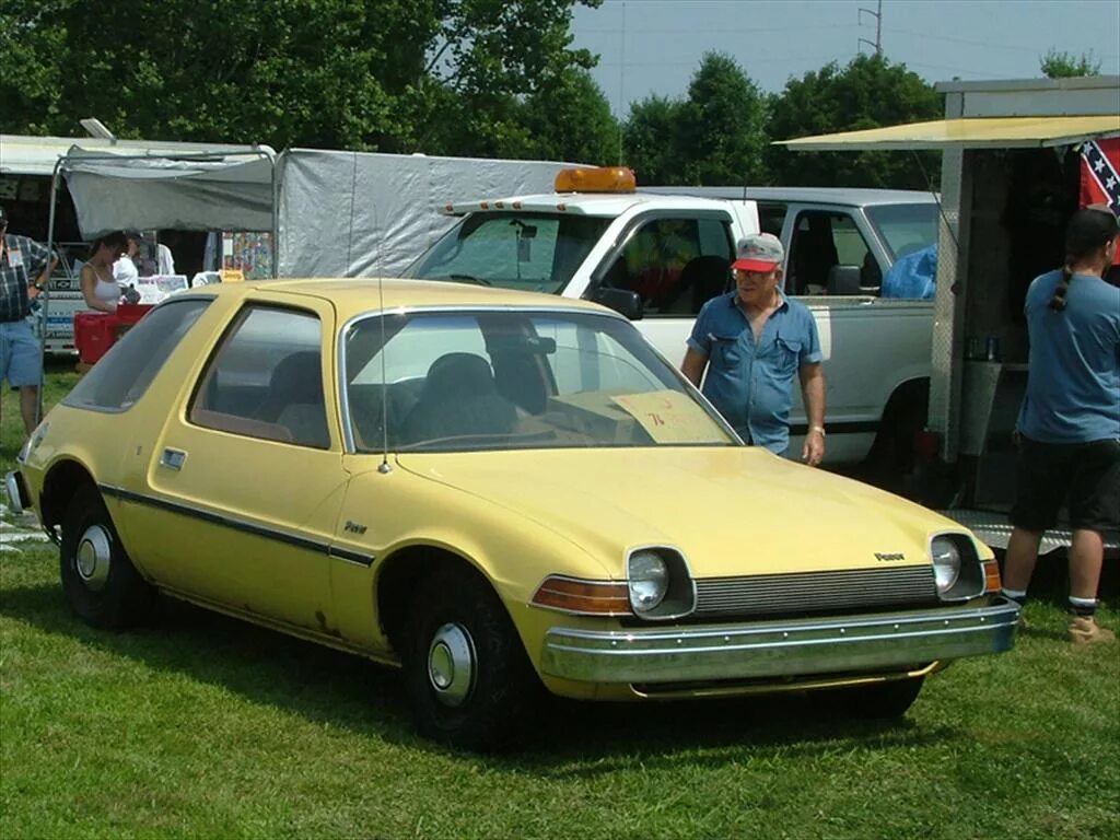 Amc 10. Amc pacer 1975. amc pacer wagon. amc gremlin и amc pacer. amc pacer 1975 зелёный.