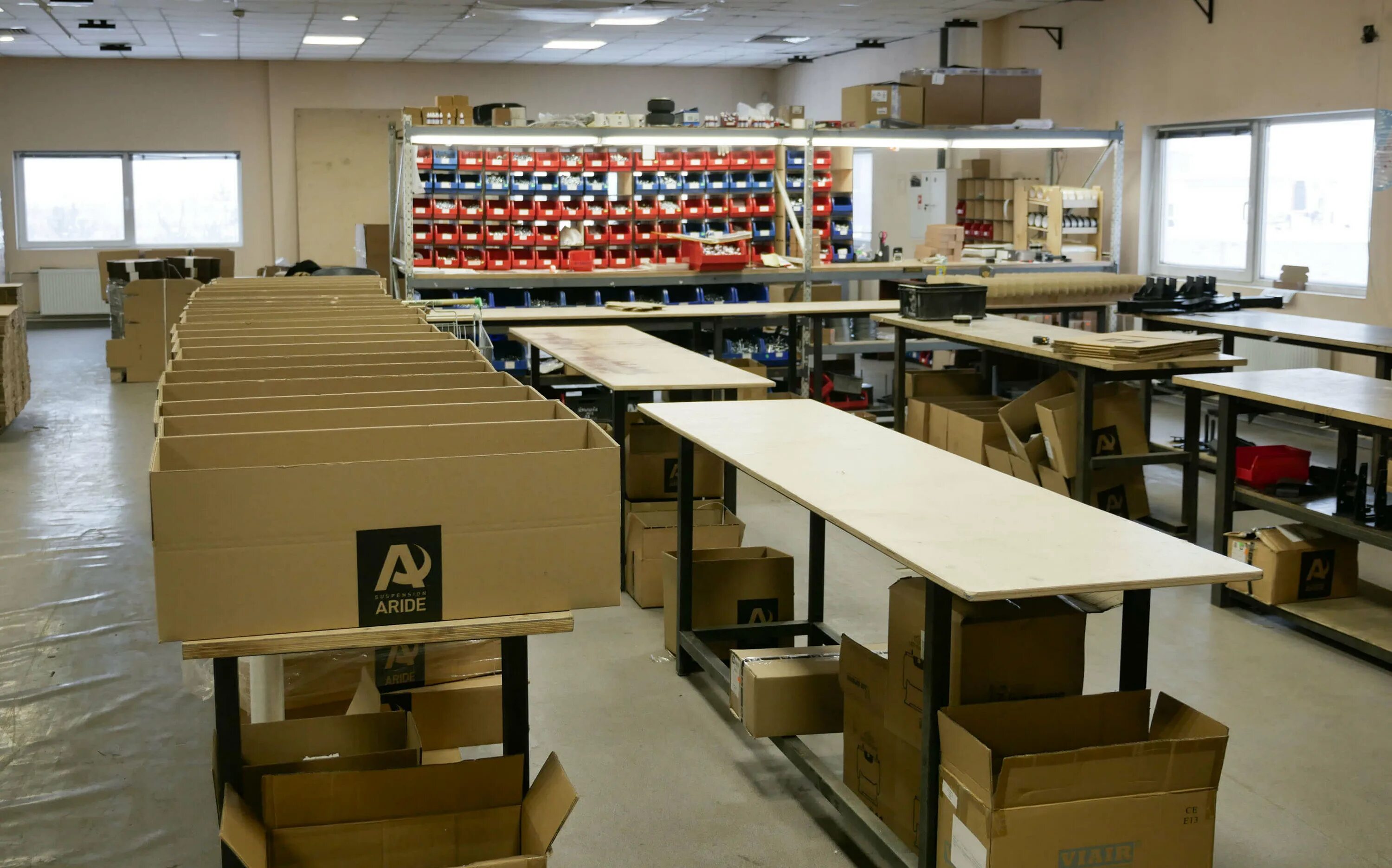 Производство сумок. Мебельный бизнес. Строительные колледжи питера. Производство одежды в москве. Мастерская по пошиву сумок.