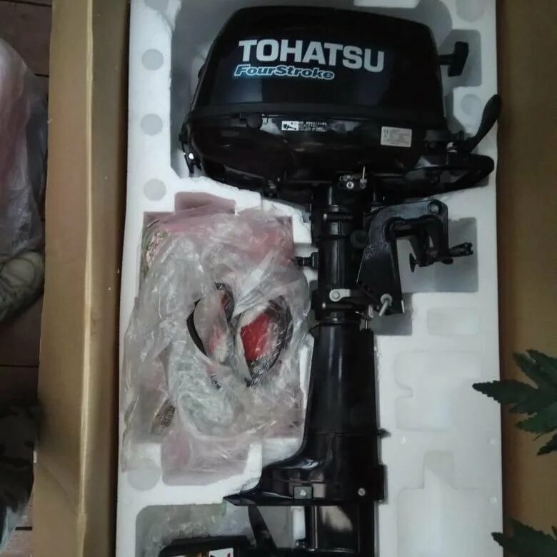 Лодочный мотор тохатсу 6 4-х тактный. Tohatsu 5 4-х тактный. Tohatsu 6 4-х тактный бак. Тохатсу 6. Лодочный мотор тохатсу 5 2х тактный.