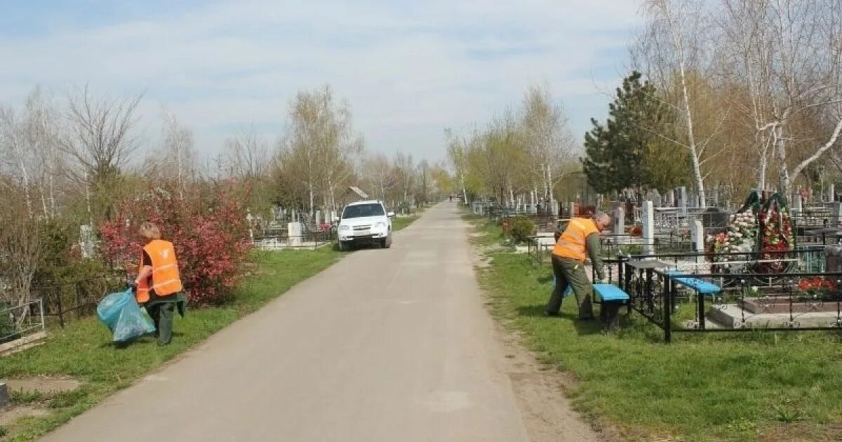 Кладбище на радоницу. Радоница панихида храм. Родительский день в краснодаре. Родительский день в краснодаре. Радоница.