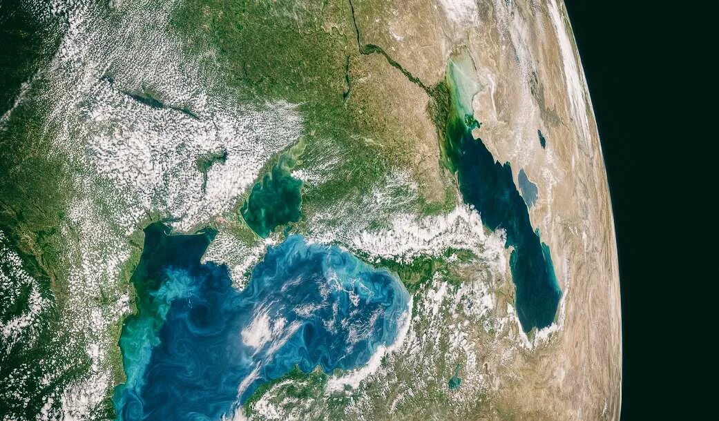 Украина со спутника. Космос снимки со спутника. Снимки из космоса в реальном времени Украина. Акватория земли.