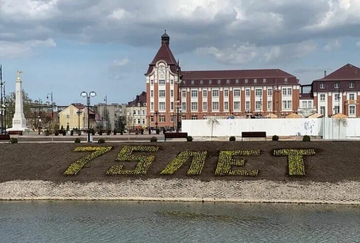 Гусев описание. Центральная площадь Гусев Калининградская область. Площадь Гусева Калининградской области. Город Гусев площадь. Площадь в Гусеве Калининградской области.