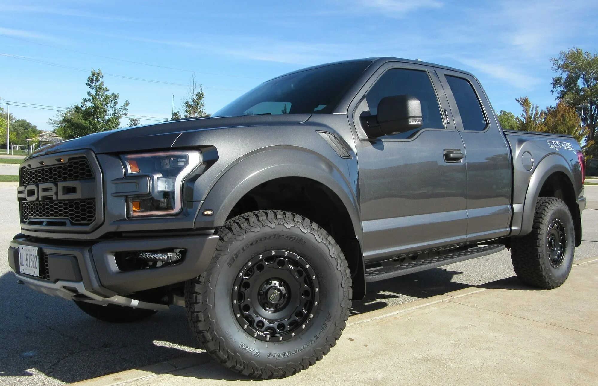 Как называется раптор. Кунг раптор f150 raptor. форд ф 150 раптор с кунгом. форд раптор белый.