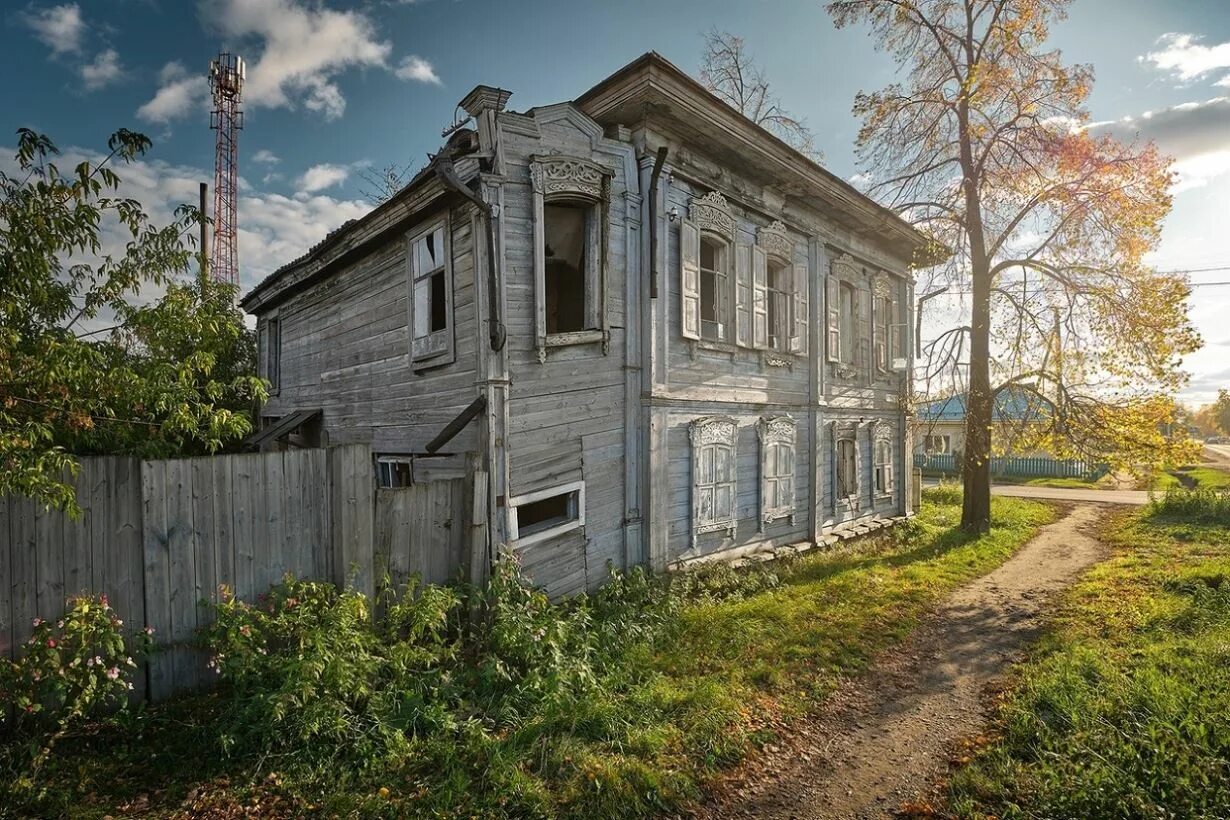 дом был маленький он стоял