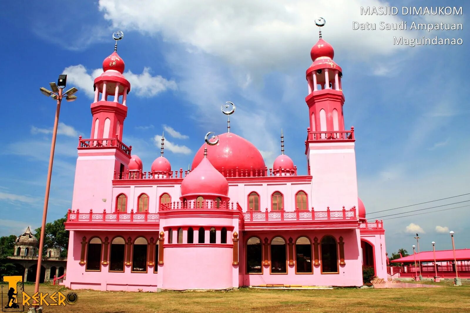 Мечеть Джами уль Альфар Коломбо. Masjid Dimaukom розовая мечеть. Красная мечеть Томск. Красная мечеть Астрахань.