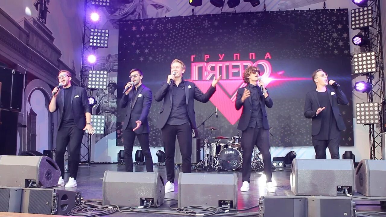 Группа пятеро. Поют пятеро. Махотин пять петь. Группа пятеро. Группа take that.