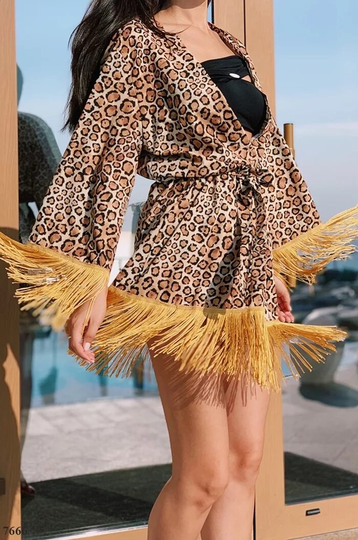 Платье кимоно с бахромой. Пляжный халат с бахромой. Халат кимоно с бахромой. Пляжное кимоно с бахромой. Шёлковый халат кимоно с бахромой.