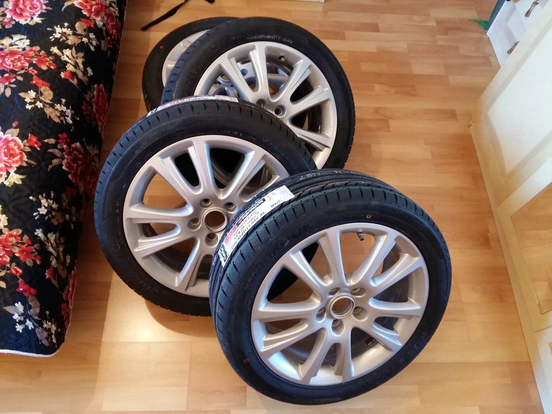 Колесо 225 50 r17. Диски Zenith r17 Skoda. Диски Zenith r17 Skoda Octavia. Диск Skoda Altair RS r17. Колесные диски Зенит r17.