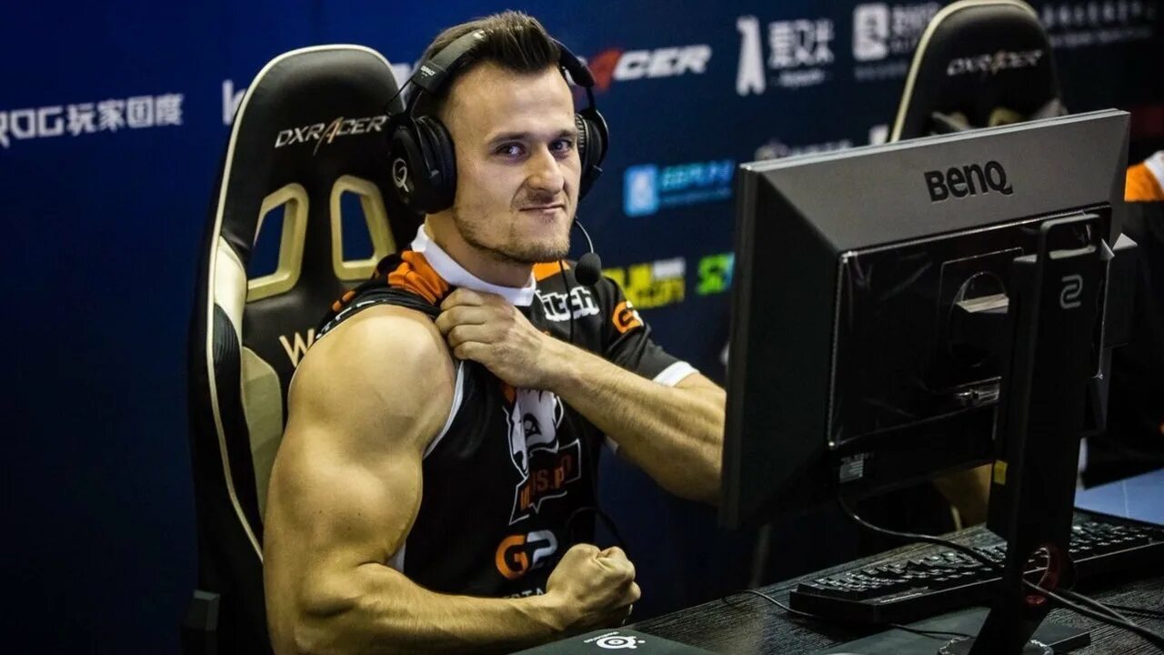 Киберспортсмены g2. Киберспорта дота 2. Накаченные киберспортсмены. Ессе jerax вайникка. Русский киберспортсмен дота 2.