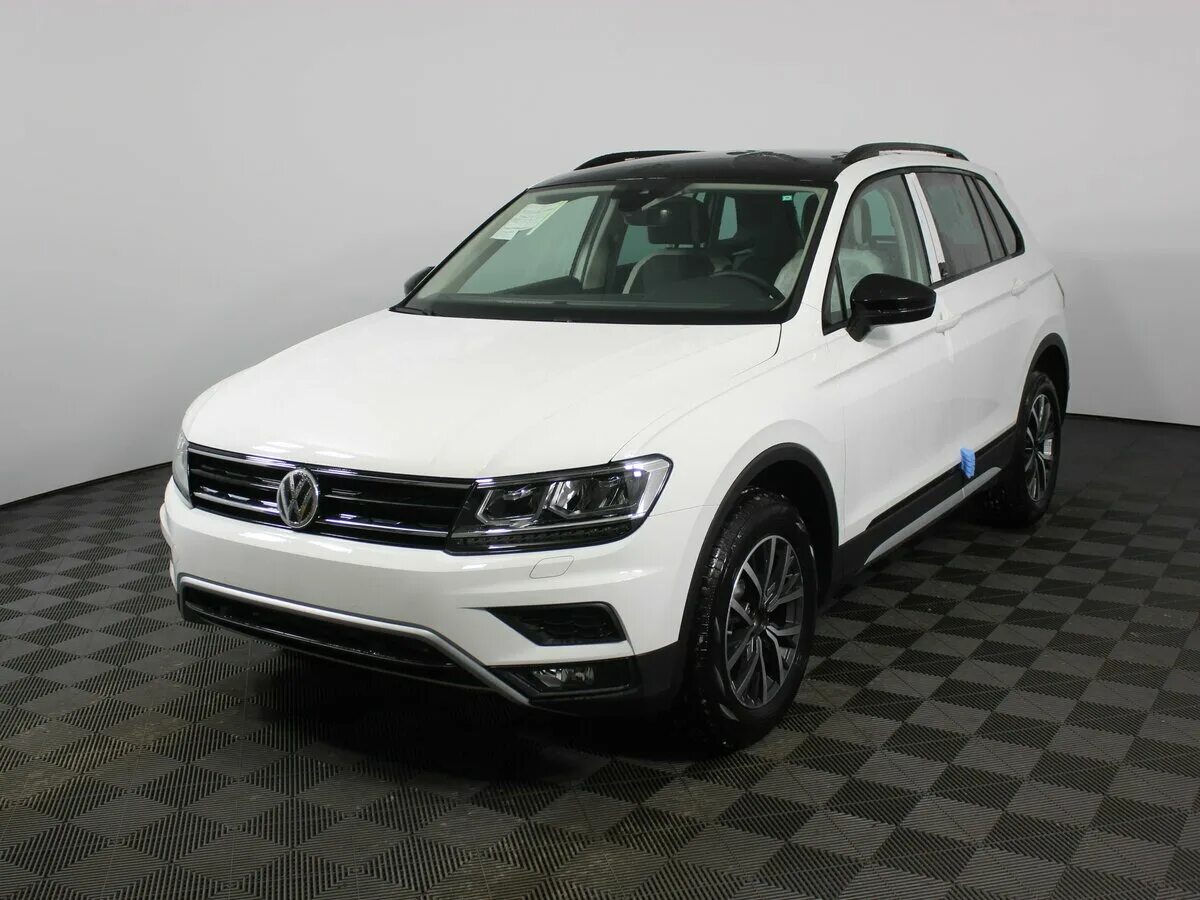0 amt. Tiguan 2 2019. Фольксваген тигуан 2 белый. Volkswagen tiguan 2. 0 black.