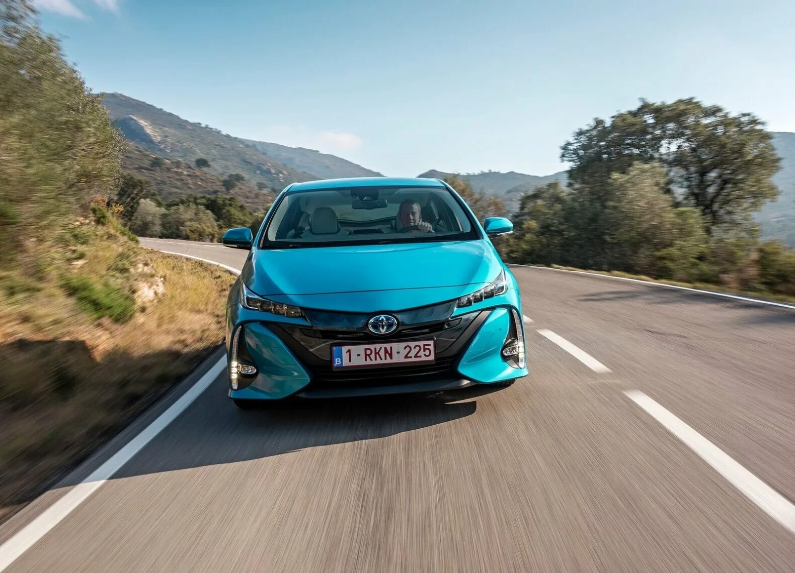 Prius drive. Prius phv 2017. тойота приус гибрид 2016 года. тойота приус обои. обои приус на телефон.