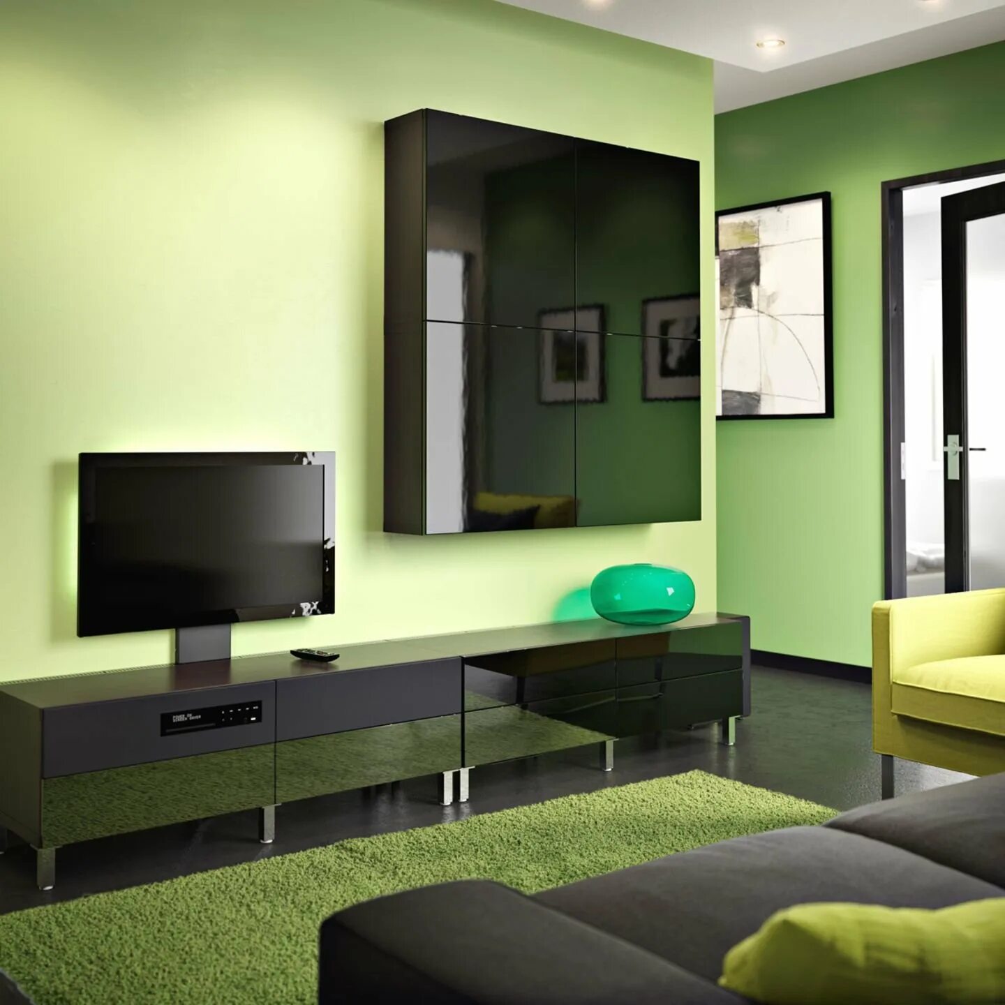Гостиная в салатовых тонах. Зеленые стены в гостиной. Гостиная с зелеными стенами. Гостиная в зеленых тонах. Сочетание цвета мебели в стенами