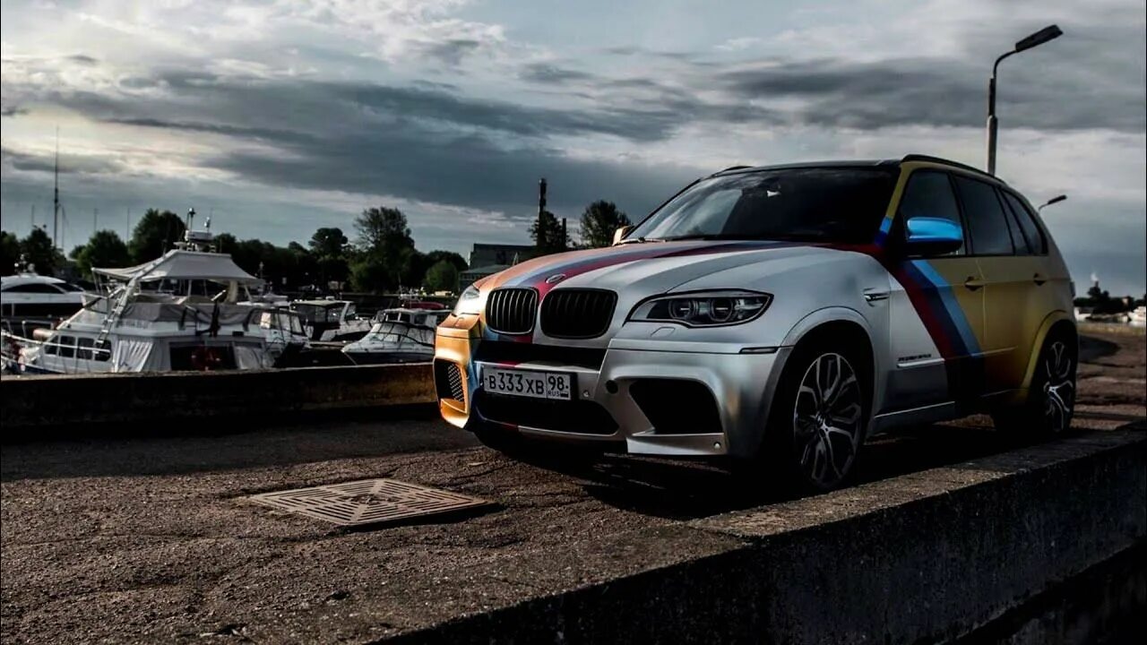 Тачки давидыча. Бмв х5м давидыча. bmw x5m gold. bmw x5m давидыча. bmw x5 e70 золотой.