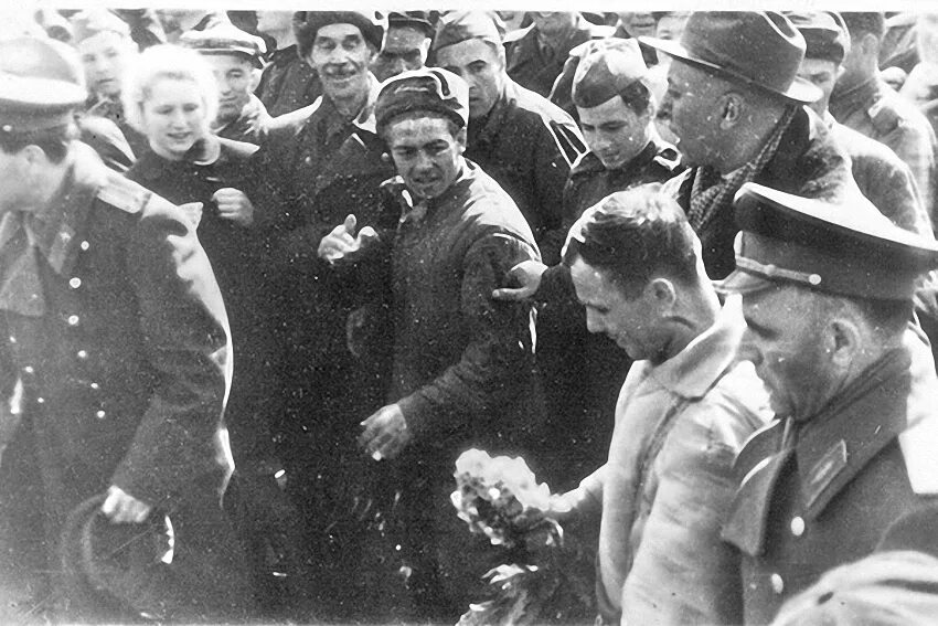 Гагарин в Узморье 1965.