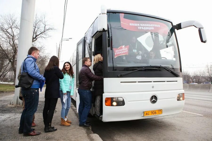 Пассажирский автобус. Пассажирские автобусные перевозки. Перевозка пассажиров. Перевозка пассажиров автобусами.