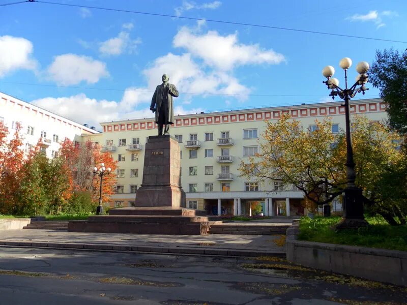 Мурманск сталинки. Ленина 63 мурманск. проспект ленина 63 мурманск. г. мурманск ул. ленина,63. проспект ленина 47 мурманск памятник.