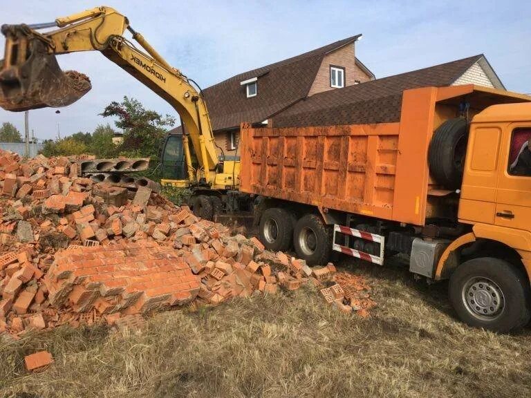 Вывоз боя кирпича и бетона. Вывоз бетона с погрузкой. Вывоз бетона с погрузкой. Камаз с кирпичами. Вывоз бетона с погрузкой.