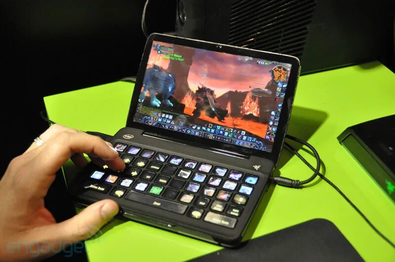 Нетбук Razer Switchblade. Razer et-8350. Razer 3 Monitor Laptop. Razer bm600.