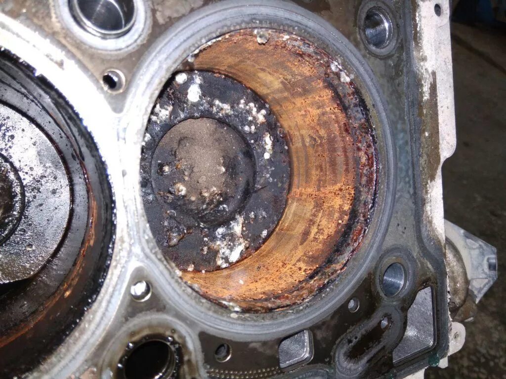 Что такое гидроудар двигателя автомобиля. Гидроудар 4hf1. двигатель после гидроудара эмульсия. гидроудар двигателя. гидроудар двс.