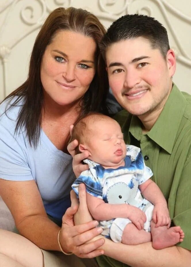 Мужчины рожденные 25. Thomas Beatie.