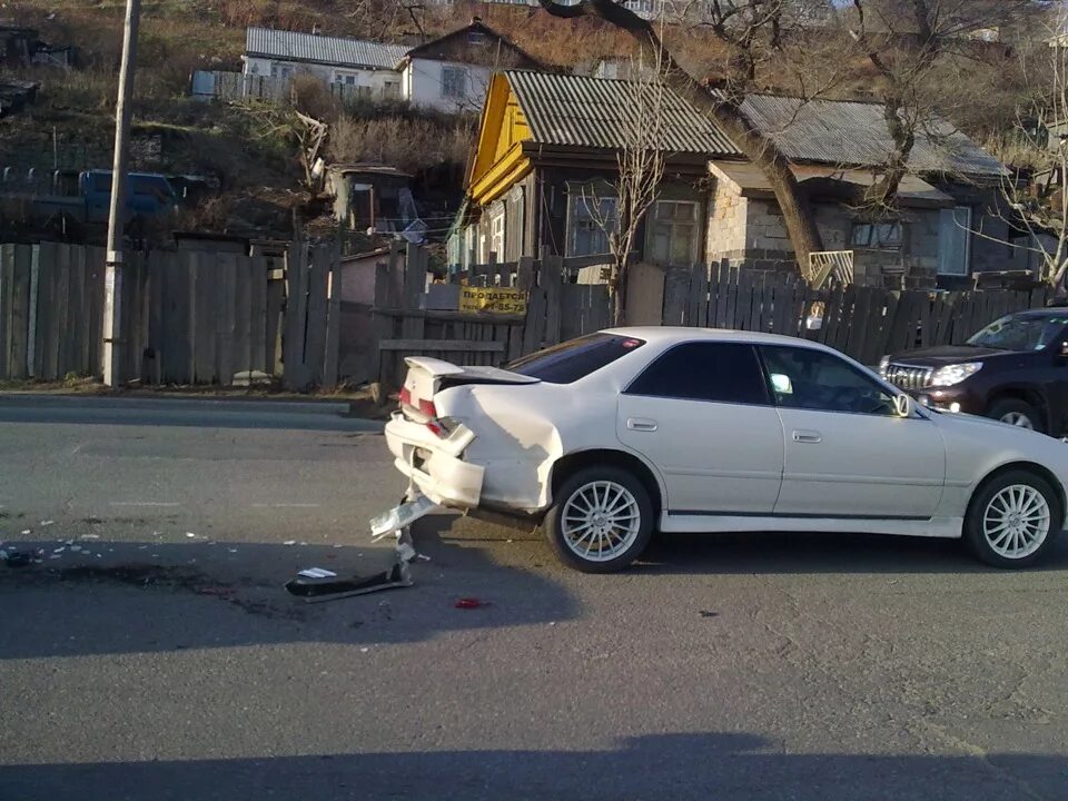 Разбил марка. Toyota Mark 2 100 разбитый.