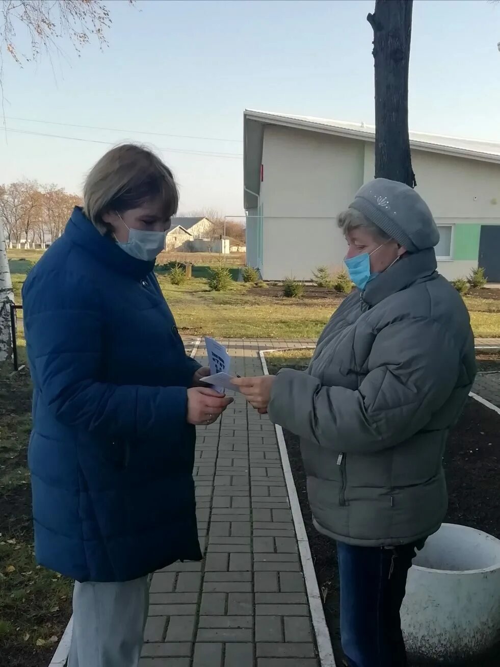 Погода в красном белгородской на неделю. Красненский район Белгородская область. Администрация Красненского района Белгородской обл. Центральная районная библиотека Красненского района Белгородской. Красненская ЦРБ Красненский район.