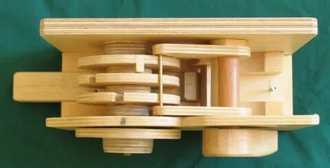 Деревянный кодовый замок
