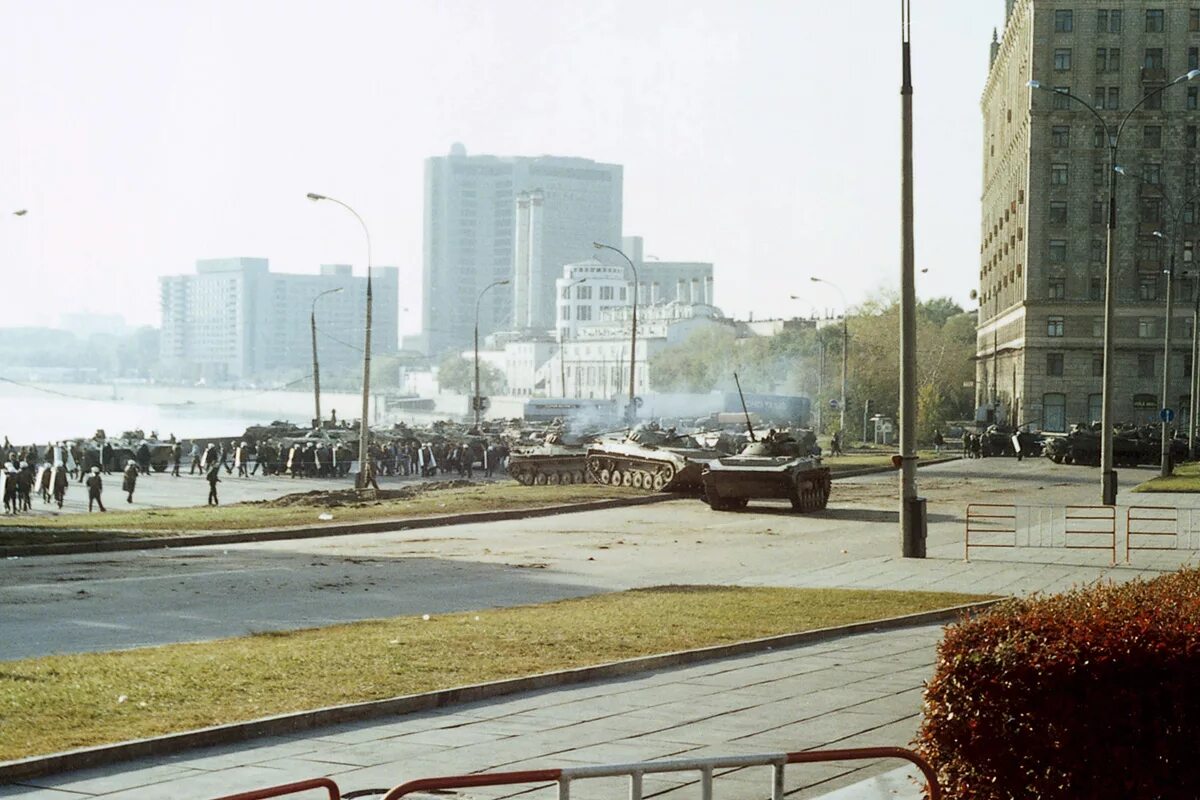 1993 век. Белый дом 1993. 4 Октября 1993. Москва 4 октября 1993. Октябрьский путч 1993.