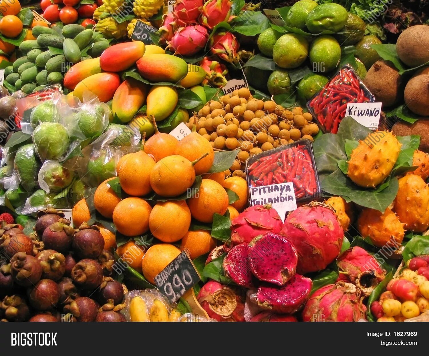 Сколько можно вывозить из таиланда. Рынок фруктов в тайланде. Пхукет фрукты. Что нельзя провозить в тайланд. Сколько можно вывозить из таиланда.