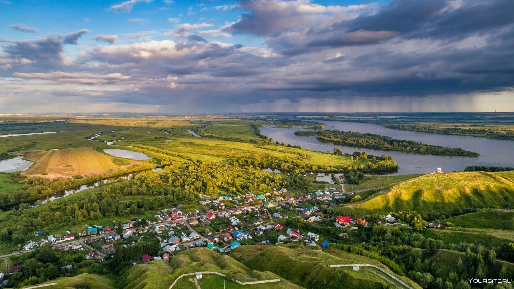 Елабуга татарстан шишкинские пруды. Елабуга вид сверху. Елабуга панорама. Главная улица елабуги. Шишкинские пруды елабуга.
