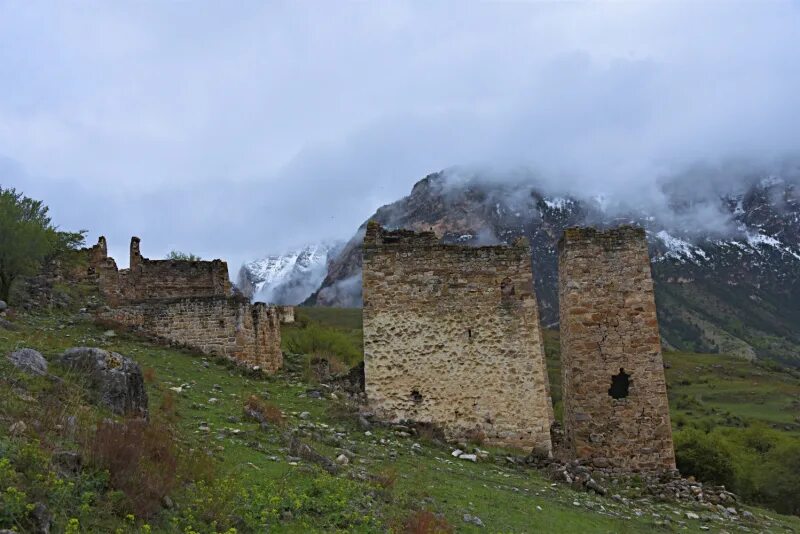 Родовые башни. Дербент чечня. башни ингушетии. вардисубани грузия. родовые башни ингушетии.