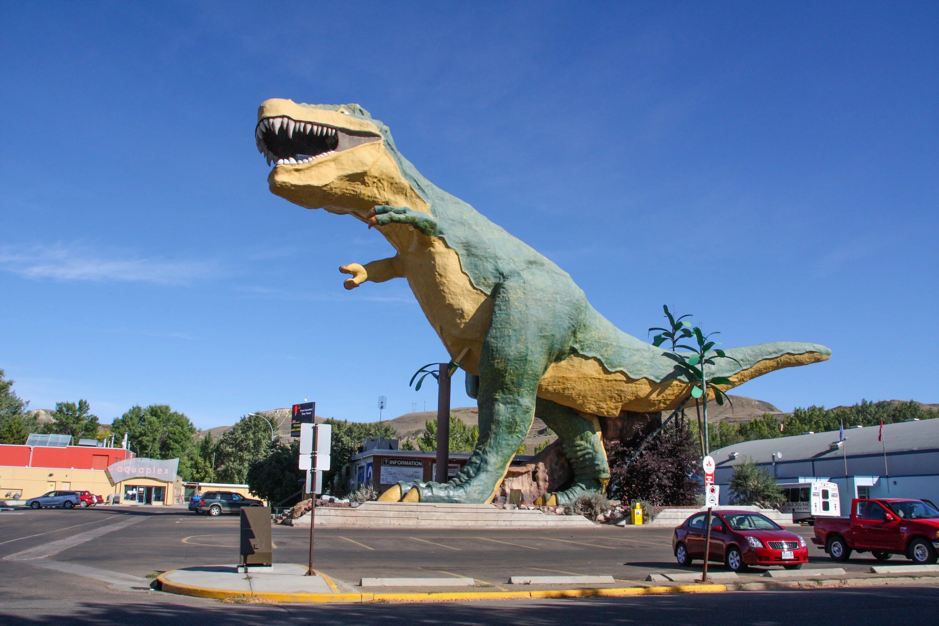 Динозавров дороги. Провинциальный парк динозавров Канада. Парк динозавров Колорадо. Парк динозавров Северная Америка. Drumheller in Alberta Canada.