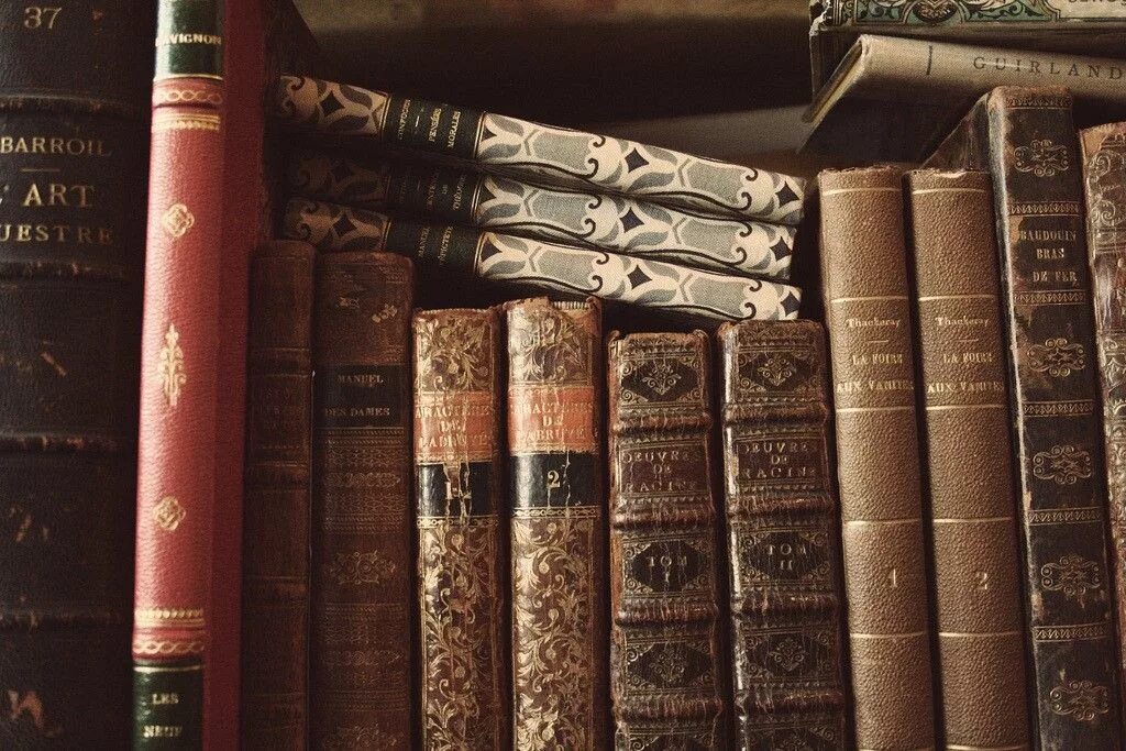 Филология картинки. Лингвистика эстетика профессии. Эстетика лингвиста. Фон книги. Учёба в университете эстетика.