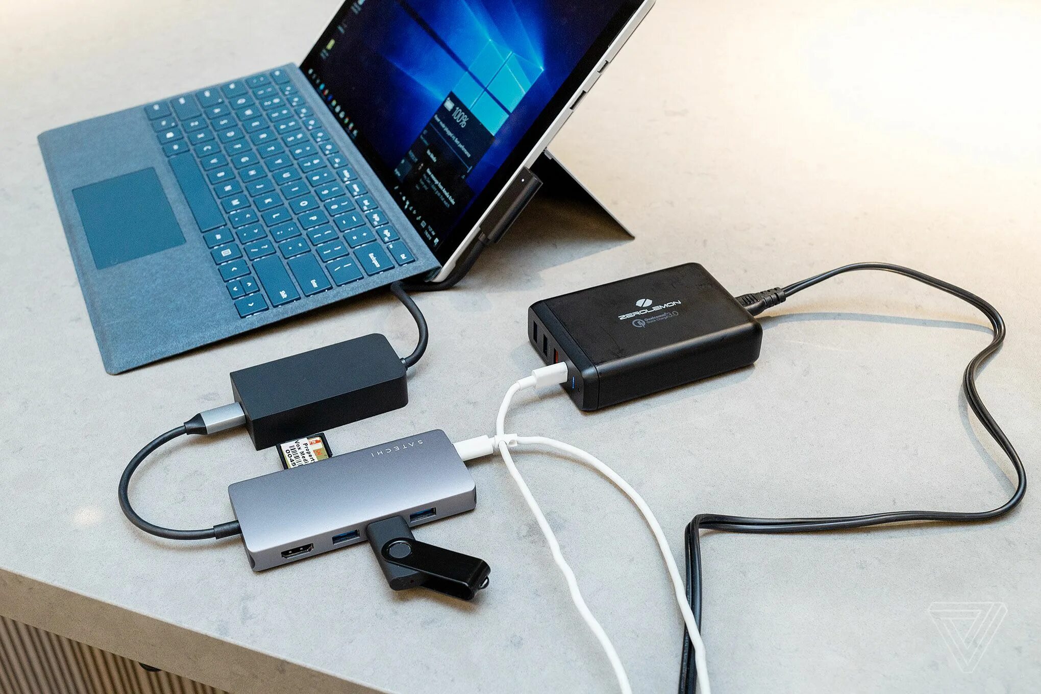 Можно ли ноутбук заряжать через type c. Microsoft surface адаптер USB. Surface connect to USB-C. Surface Pro 9 USB Adapter Magnetic. Зарядка ноутбука через Type c.