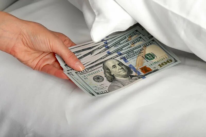 Деньги под про. Финансовая подушка. Финансовая подушка безопасности. Финансовая денежная подушка. Деньги под подушкой.