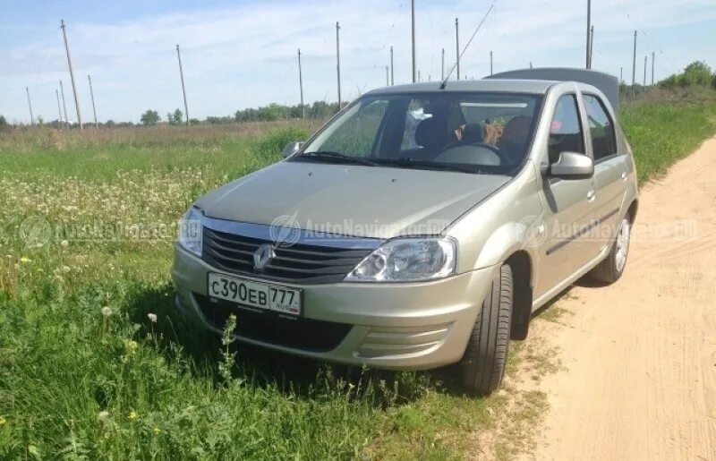 Купить логан в краснодарском. Краснодар Рено Логан. Автомобиль Рено Логан автосалон. Логан Анапа. Рено Логан зеленого цвета.