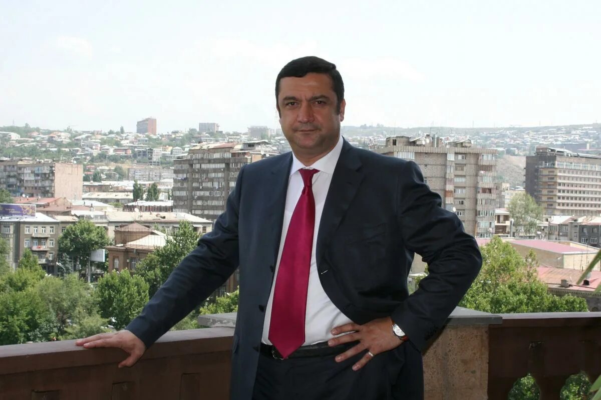 Армянин бизнесмен. Богатые армяне россии. Армянский олигарх гагик царукян. Армянские бизнесмены в россии. Армяне бизнесмены.