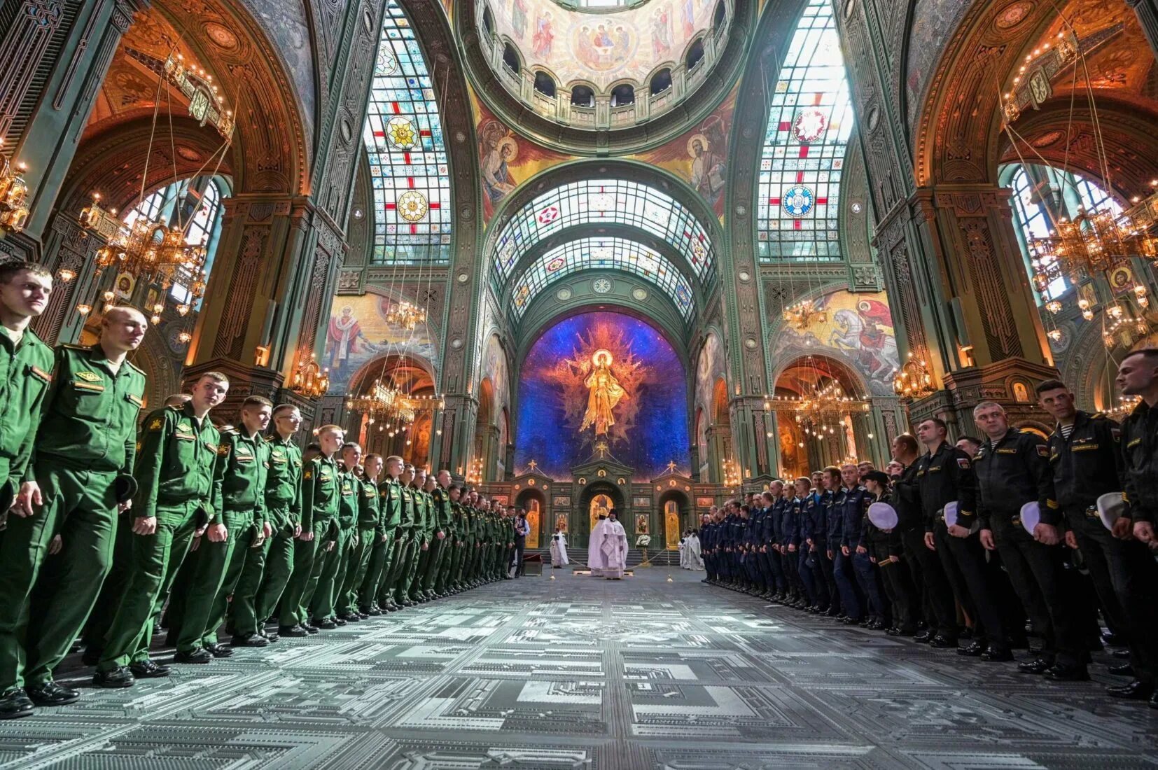 15 июля россия. Кубинка храм Вооруженных сил. Патриаршая служба в храме Вооружённых сил.