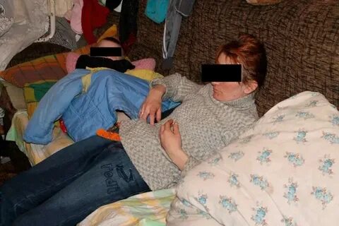 Пьяные спящие девушки женщины
