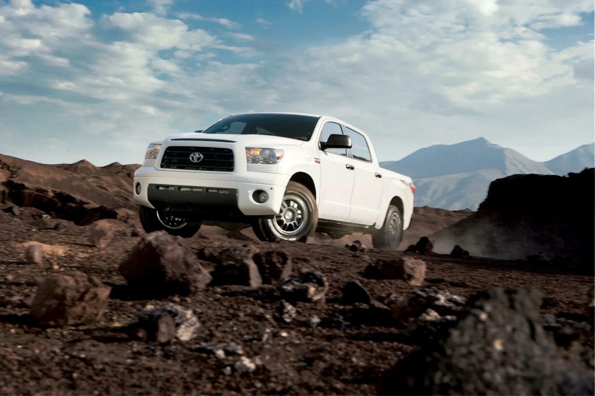 Телефон тундры. Toyota Tundra. Toyota Tundra 2009. Тойота тундра белая.