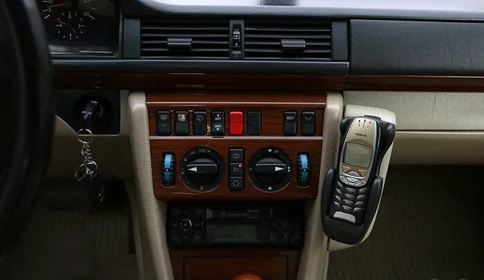 Штатный телефон мерседес 124. 124 телефон. 124 телефон. Телефон мерседес w140. W124 штатный телефон.