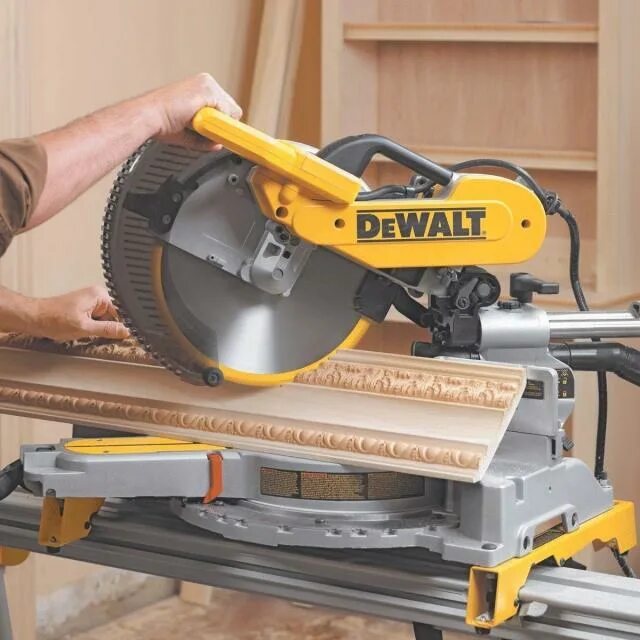 Пилы девольт купить. DEWALT dws780. Торцовочная пила DEWALT dws780. DEWALT dw718 QS. DEWALT dw712-QS.